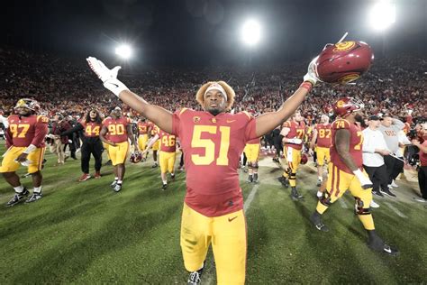 Usc Football Trojans Star De Officially Declares For Nfl Draft Sports Illustrated Usc Trojans