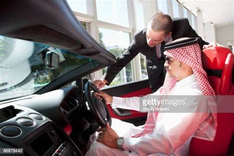 Arab Man Car Showroom Imagens E Fotografias De Stock Getty Images