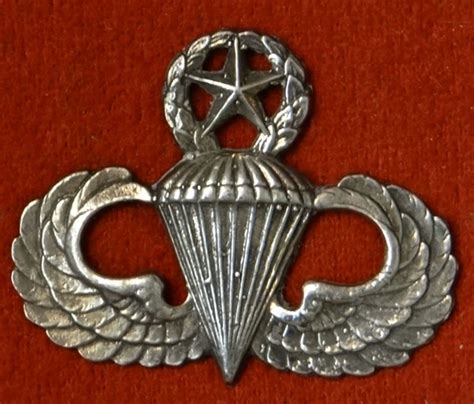 Master Parachutist Badge Us Awards And Various Items Jessens Relics
