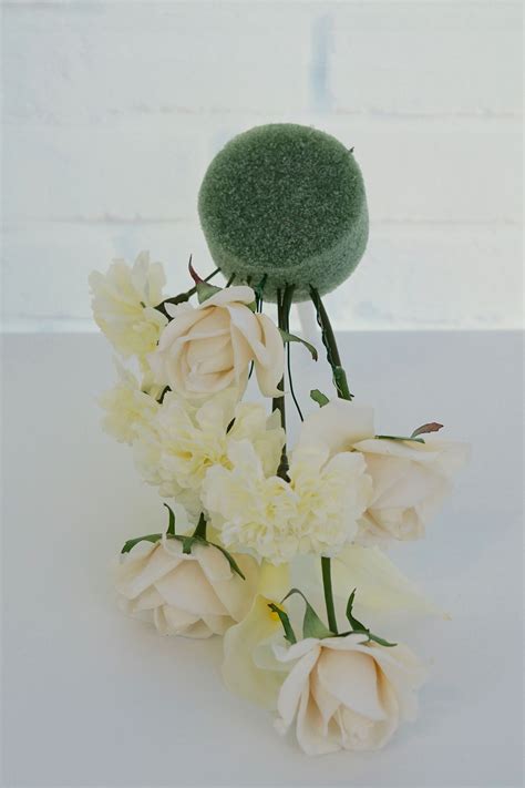 Simple To Make Beautiful Diy Cascading Wedding Bouquet Diy Wedding