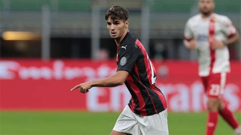 Brahim díaz has joined milan from real madrid. Real Madrid loanee Brahim Diaz opens AC Milan account in ...