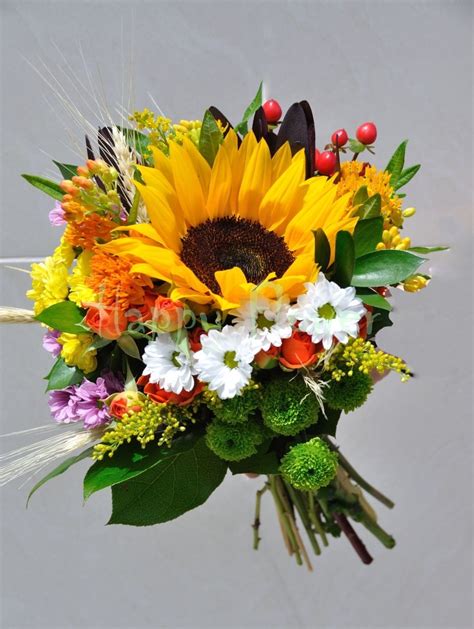 Buchet Mireasa Din Floarea Soarelui Si Flori De Camp Wedding Floral
