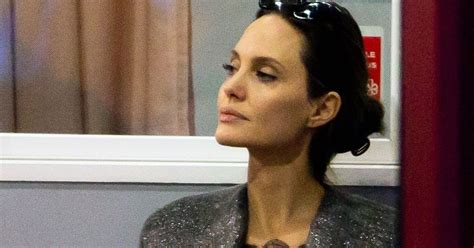 Angelina Jolie Assiste Aula De Caratê Da Filha Em Los Angeles