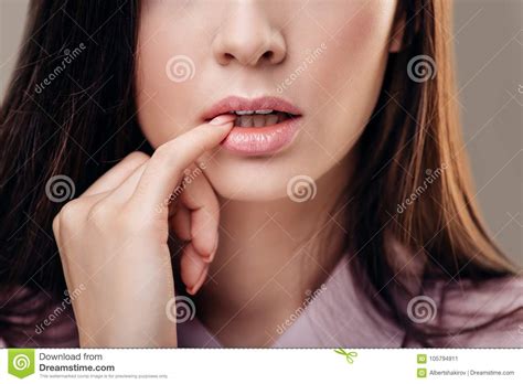 Imagens De Stock Mulher Sexy Bonita Com O Dedo Em Sua Boca Baixe 11