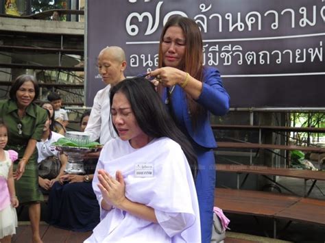 ต้องยอมรับว่าเธอมาไกลจริงๆสำหรับสาว เอมมี่ อมลวรรณหรือ เอมมี่ แม็กซิม ล่าสุด (23 กันยายน 2557) เจ้าตัวโพสต์ภาพโชว์วิวัฒนาการความสวยตอนอายุ 18 ปี. เอมมี่ อมลวรรณ โกนหัวบวชชี กราบแม่น้ำตาไหลพราก อุทิศบุญ ...