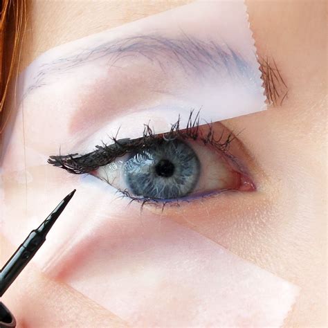 When i first set out to learn how to apply gel eyeliner with a brush, i was debating between an angled eyeliner brush and a smaller, more basic brush, and after watching this tutorial, i knew the angled brush was for me. A Cheater's Guide To Applying Eyeliner | How to apply eyeliner, Eyeliner stencil, How to do eyeliner