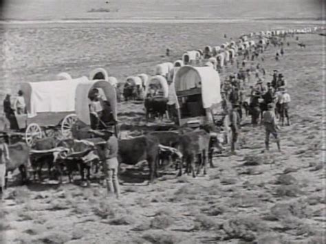 Covered Wagon Train Lds Old West Photos The Oregon Trail Old Wagons