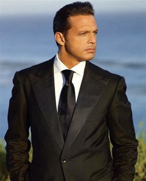 This series dramatizes the life story of mexican superstar singer luis miguel, who has captivated audiences in latin america and beyond for decades. Luis Miguel coquetea con Eiza González ¡De verdad!
