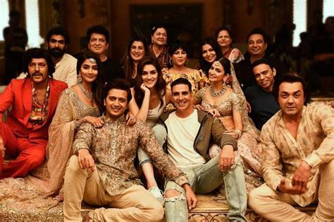 Akshay Kumar Wraps Up Housefull 4 Shares Group Photo With The Star