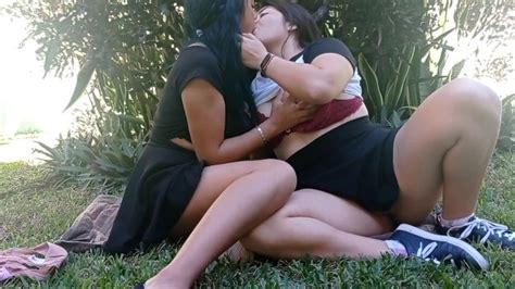 Encuentro Lesbico En El Parque Con Mi Hijastra Pornhub Com