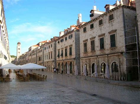 Tutustu paikasta dubrovnik driving guide kirjoitettuihin arvosteluihin ja ammattilaisten ottamiin sekä matkailijoiden aitoihin kuviin. Placa, Hauptstrasse in der Altstadt von Dubrovnik ...