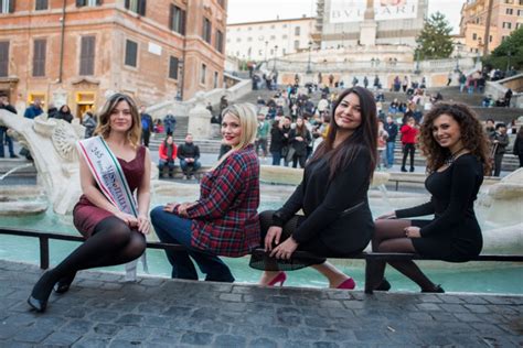 Miss Italia Ragazze Curvy In Piazza Di Spagna