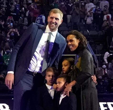 Dirk Nowitzki Im Moment Der Gr Ten Ehre Wendet Er Sich An Seine Familie Welt