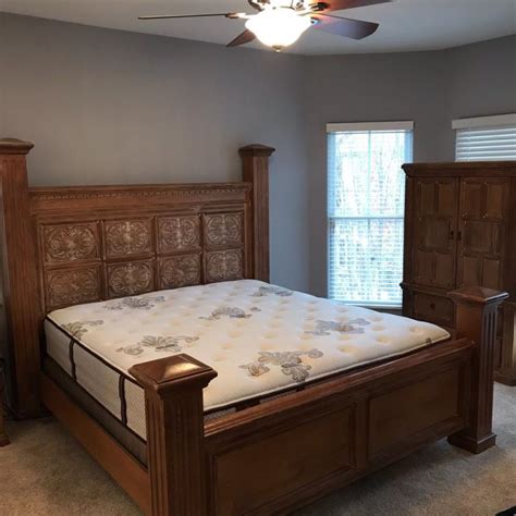 Item features hand painted chinoiserie design, black. Drexel Heritage Bedroom - For Sale Classifieds