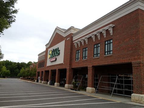 We're a surprisingly different kind of grocery store because you can shop hundreds of local favorites, eat delicious foods and enjoy a drink all under the same roof (and all at the same time if you'd like). Lowes Foods Johnston Rd Charlotte, NC June 2012 | Mike ...