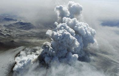 Ce vendredi, l'islande a connu une éruption volcanique non loin de la capitale. Islande : le volcan Grímsvötn se réveille - Wikistrike