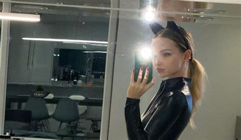 Dc Comics And Arrowverse Dove Cameron Dress Up As Catwoman For Halloween