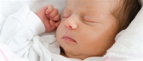 Habitualmente en la cara de los bebés recién nacidos de entre uno y dos meses de vida aparecen unas pequeñas pústulas blancas o el acné neonatal aparece en un 40% de los recién nacidos y se produce por la acumulación de grasa en la piel del bebé que queda atrapada en sus poros. Argentina impulsa los tratamientos con células madre en ...