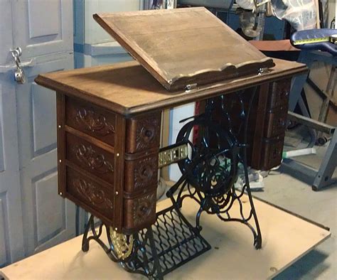 An upgrade from the card table i used to sew on. Singer Sewing Desk | Collectors Weekly