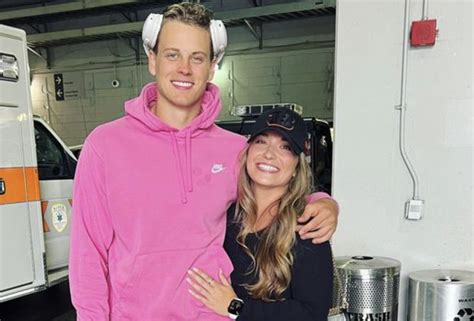 Meet The Girlfriend Of Bengals Quarterback Joe Burrow The Spun