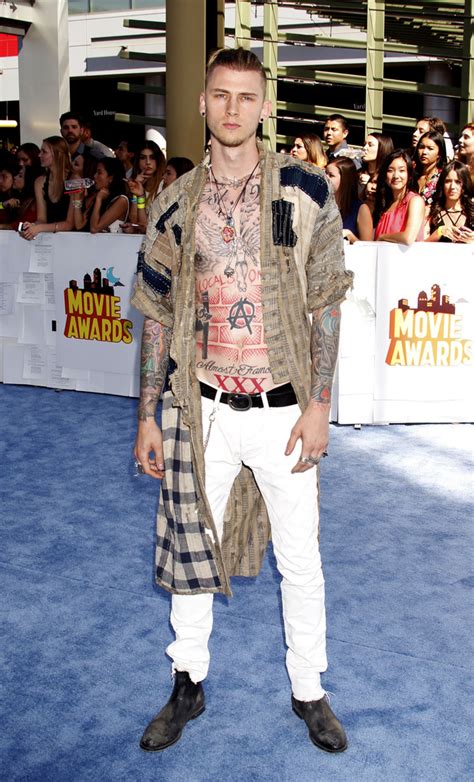 Machine gun kelly was recently pictured grabbing takeout lunch with megan fox before her husband confirmed their split. Machine Gun Kelly - MTV Movie Awards 2015: Red carpet ...