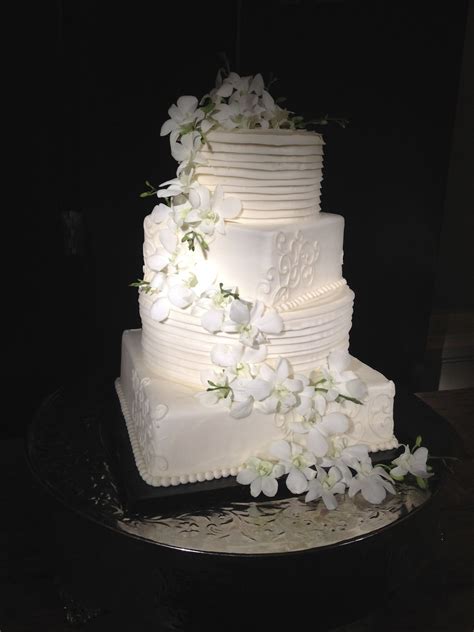 Tableart Wedding A Stunning Round And Square Stacked Wedding Cake With Alternating Ruffled And