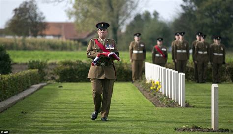Ceremony For 15 British Wwi Soldiers Buried 100 Years After They Died