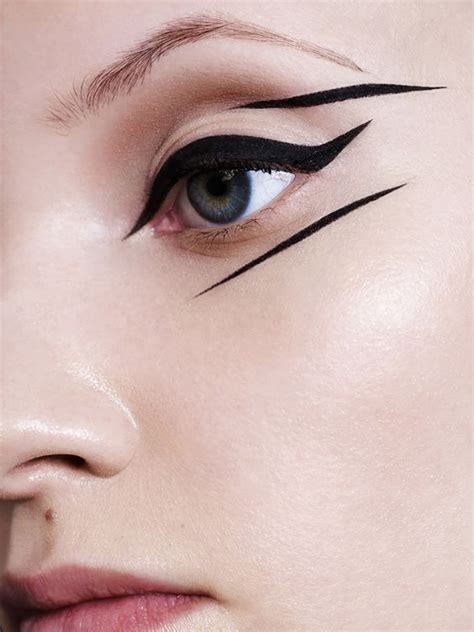 try these next time you re going for a sexy statement eye perfect eyeliner how to apply