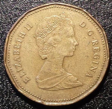 You may think that a penny isn't worth much, so it's easy to overlook. Canada 1989 Loonie Canadian One Dollar $1 Coin Queen ...