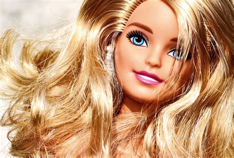 Barbie Η αλλόκοτη ζωγραφιά του Mark Ryder Debater