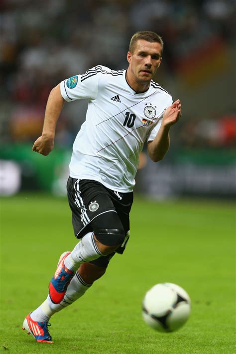 An emotional lukas podolski struck in either half to give germany an ideal start to their uefa euro 2008 group b campaign with victory against debutants poland in klagenfurt. Lukas Podolski - Lukas Podolski Photos - Germany v Italy ...
