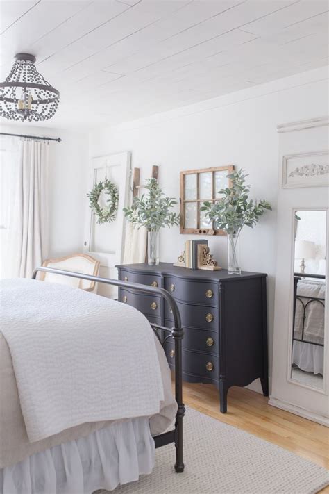 The exposed wood beams, layered table settings, long curtains, upholstered seating, and a medley of fresh blooms make this dining room blend comfort and sophistication with ease. Cozy Living: Sunny Farmhouse Style Spring Bedroom Tour ...