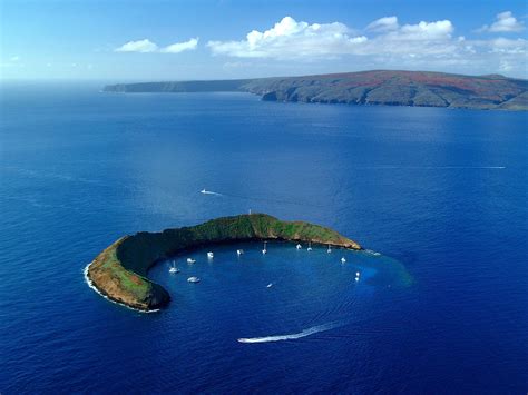 Molokini Crater Maui Beautiful Places Best Places In The World