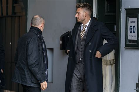 The dane is holidaying in tremezzo on lake como in italy with wag. Smider alt tøjet: Nicklas Bendtners eks poserer HELT nøgen ...