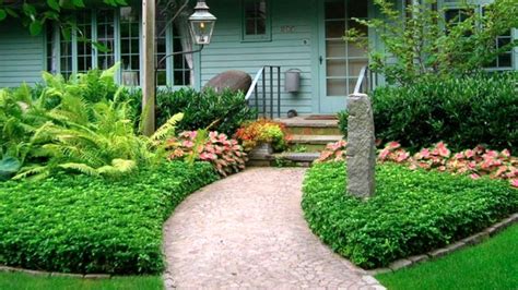 House color is an easy place to start for landscaping inspiration. A Sparkle of Magic: 8 Creative Ideas to Spice up Your ...
