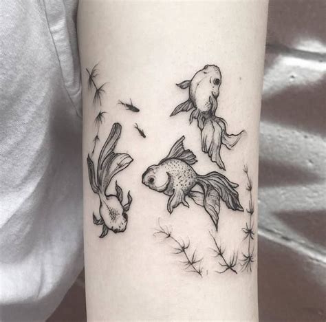 30 Charming Goldfish Tattoo Designs Tattoobloq Goldfish Tattoo