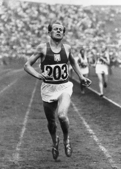 Emil zatopek, the czech athlete who has died aged 78. Česi oprášia slávu legendy, Emil Zátopek sa objaví v ...