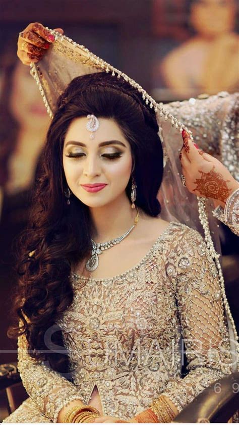 Pin By G C On Captivating Pakistani Bridal Hairstyles Pakistani Bridal Makeup Pakistani Bridal