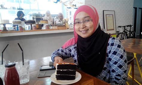 If you want cake however, head to cake jalan tiung instead. Hidayu's Journal: Cake Jalan Tiung