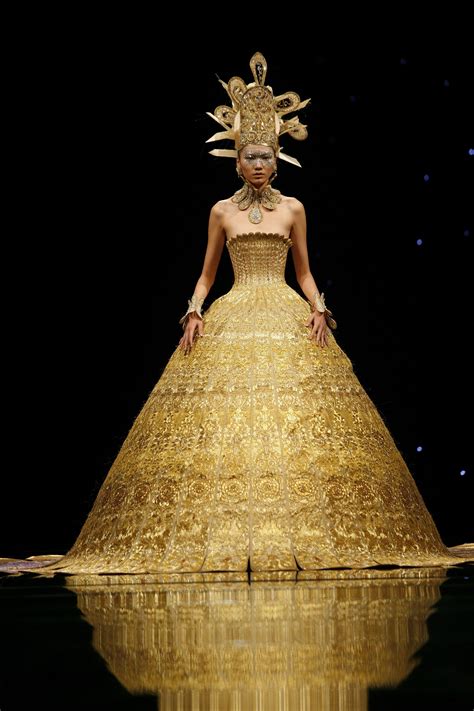 Theres A Mesmerizing New Documentary About Guo Pei Designer Of Rihannas Met Gala Gown