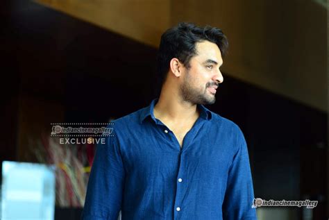 A newcomer with no previous background in films, tovino's rise has. Tovino Thomas At Amma General Bory Meeting 2017 5