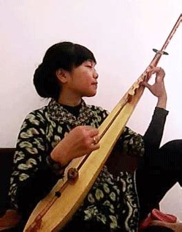 Kolintang adalah salah satu alat musik tradisional masyarakat minahasa di sulawesi utara. Alat Musik Tradisional Sulawesi Barat Kecapi Mandar "Kacaping Tobaine" - Tempo Lagu