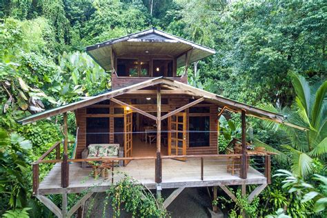 Impressive Tree House For An Unique Rainforest Getaway In Piedras