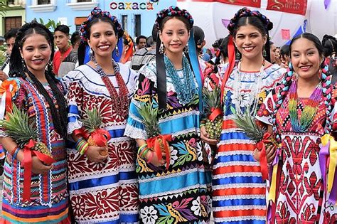 Baile Flor De Pina Guelaguetza Festival Textile Traditions Of Oaxaca Mexicotia Stephanie Tours