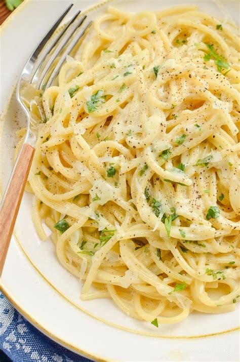 I love pasta with lots of creamy sauce, which is very similar to homemade alfredo sauce. Dig into a plate of this delicious Syn Free Creamy Garlic ...