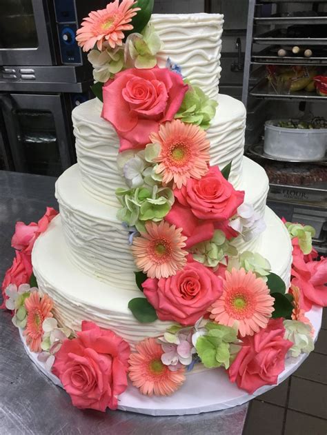 Gorgeous River Of Flowers On Your Wedding Cake Stunning Coral Roses