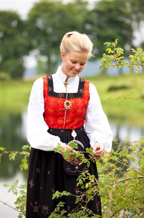 [in sunnmøre norway text and photo laila duran] folklore fashion london photos folk costume