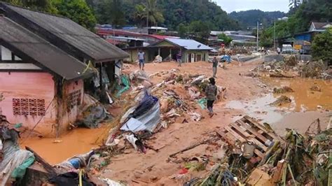 Banjir yang terjadi di kecamatan beduai, kabupaten sanggau, kalimantan barat, hingga hari ini masih memutus akses jalan lintas. ...Menson Destinasi Kini...: Banjir Lumpur Di Cameron ...