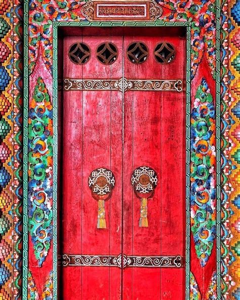 This Indian Door👆😍 ️ Cool Doors Unique Doors Door Knockers Door