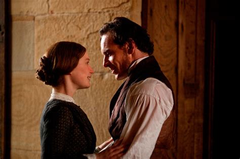 Jane and her employer grow close in friendship and she soon finds herself falling in love. Kolosej - Filmi - Jane Eyre